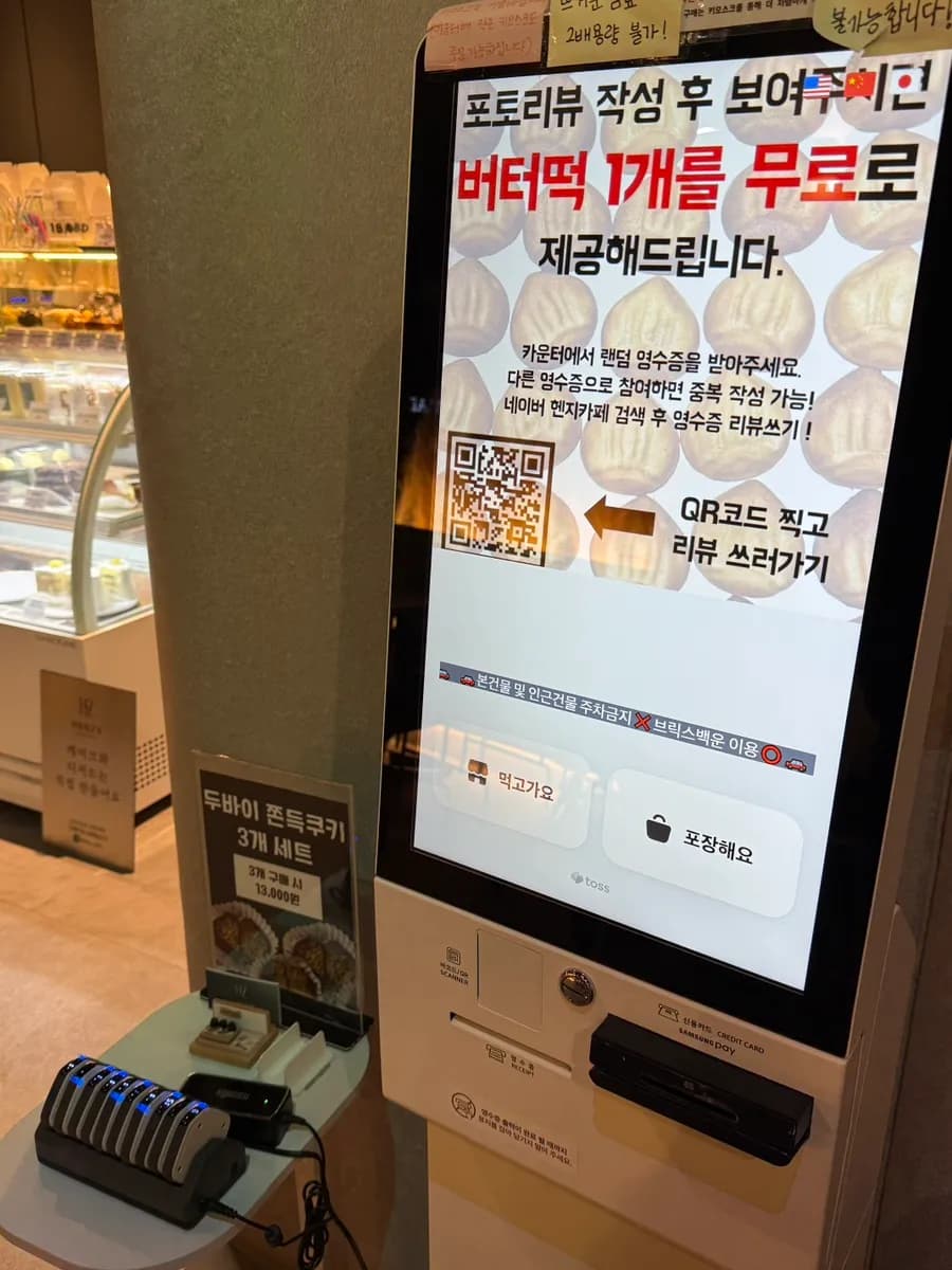 Cafe Henji 的手作甜點照片,包含烘焙點心與蛋糕