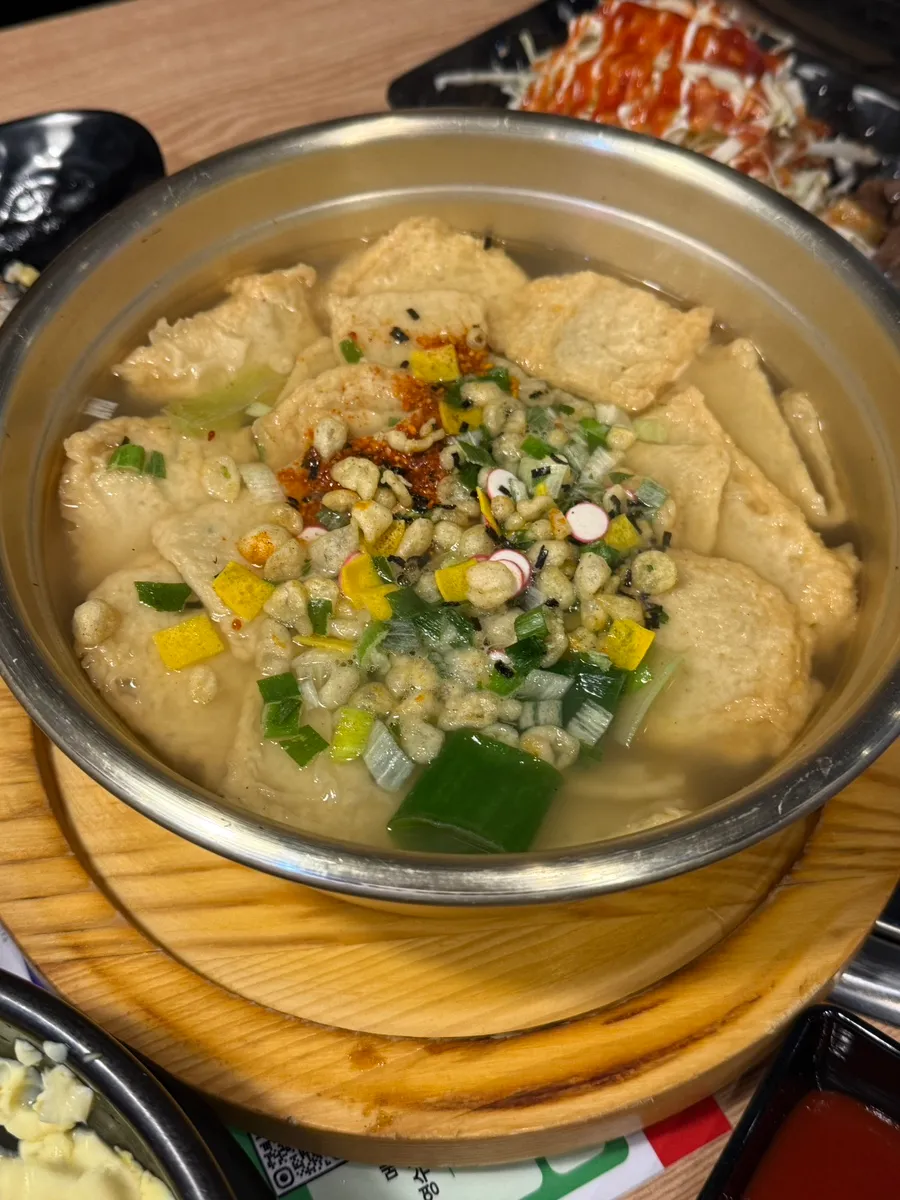 Gizzards mit Knoblauch und ganzen Knoblauchzehen bei Suni Yeol Dakbal